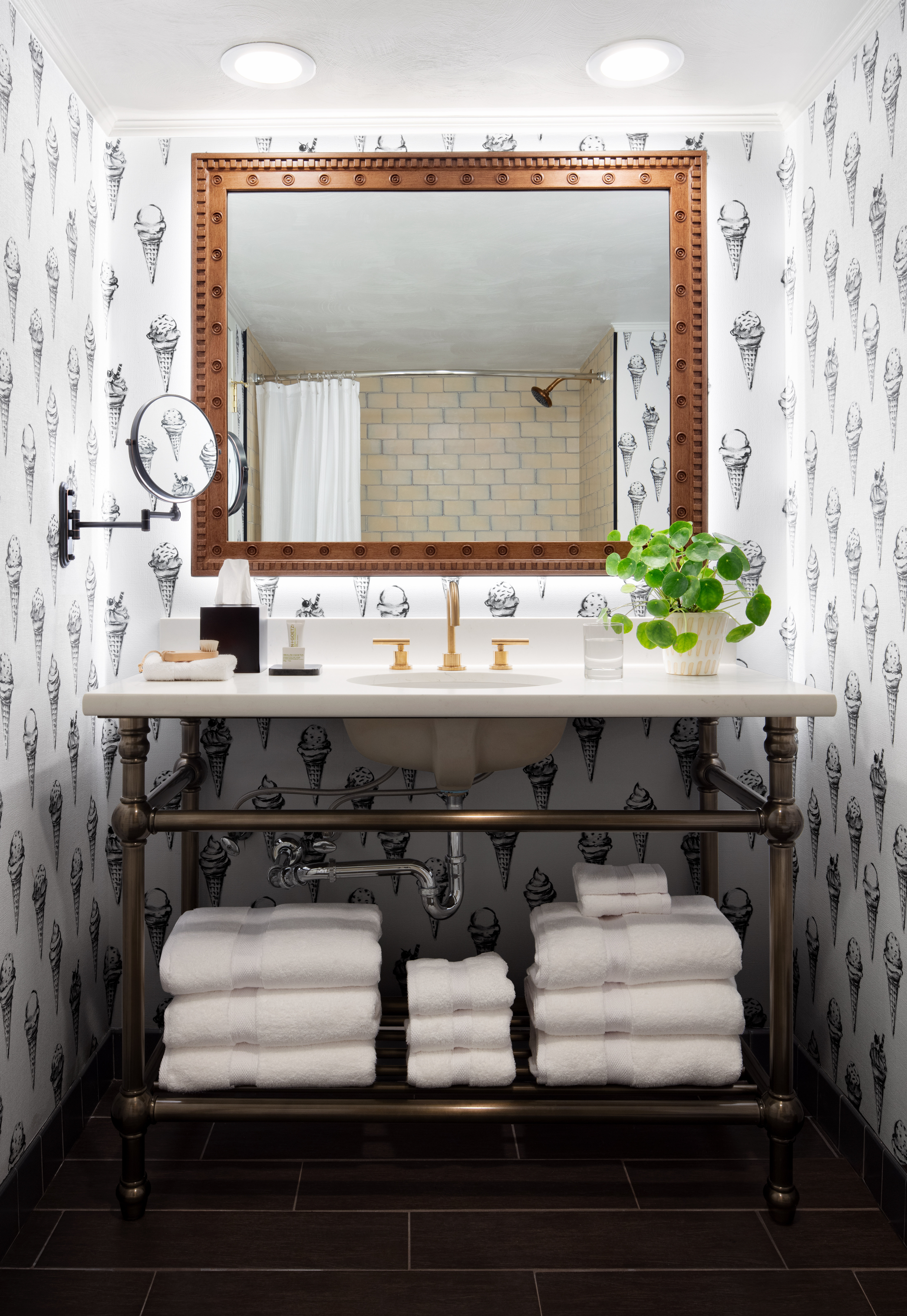 Graduate, Suite, 2 Queen Beds