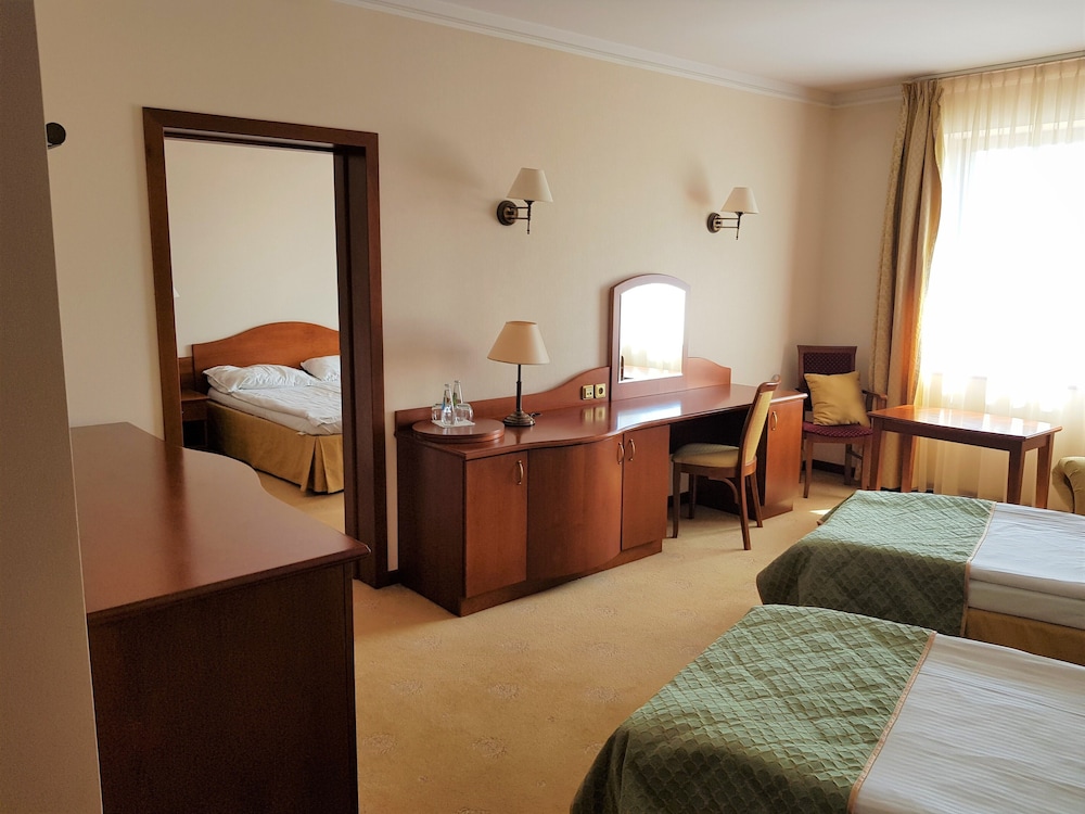 Hotel Sympozjum 16/50