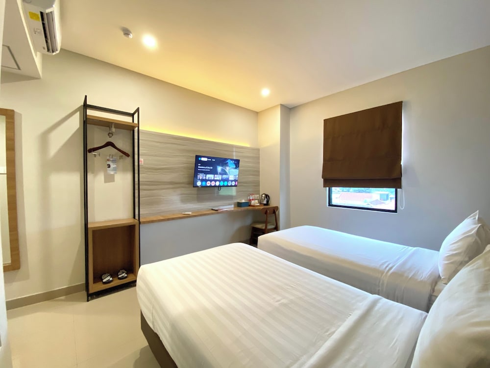 Front One Hotel Gombong 14/48