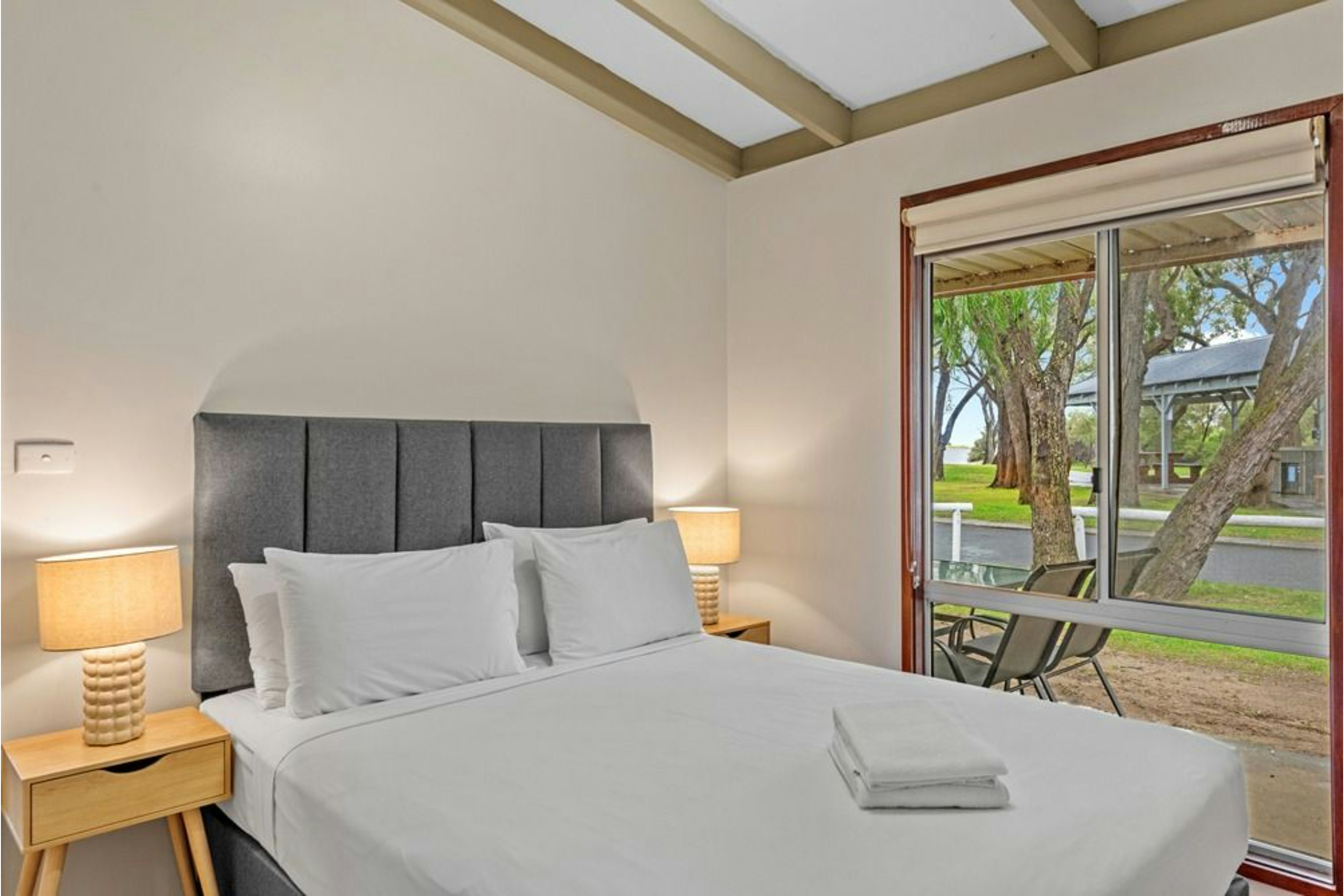 2 Bedrooms, Cabin