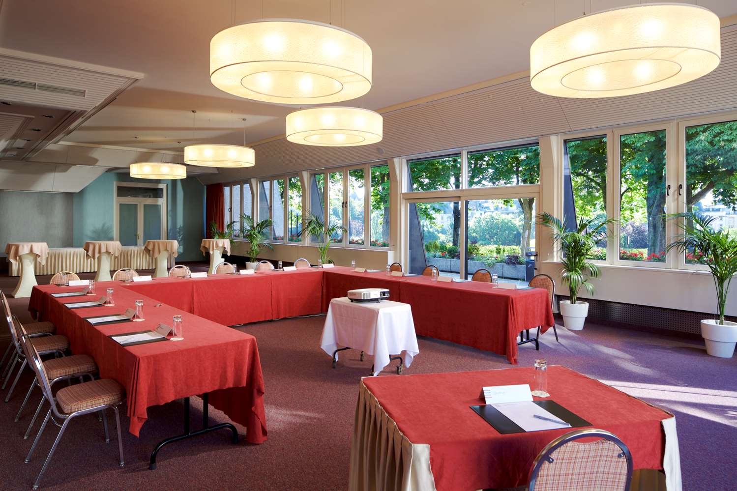 restaurant cafeteria