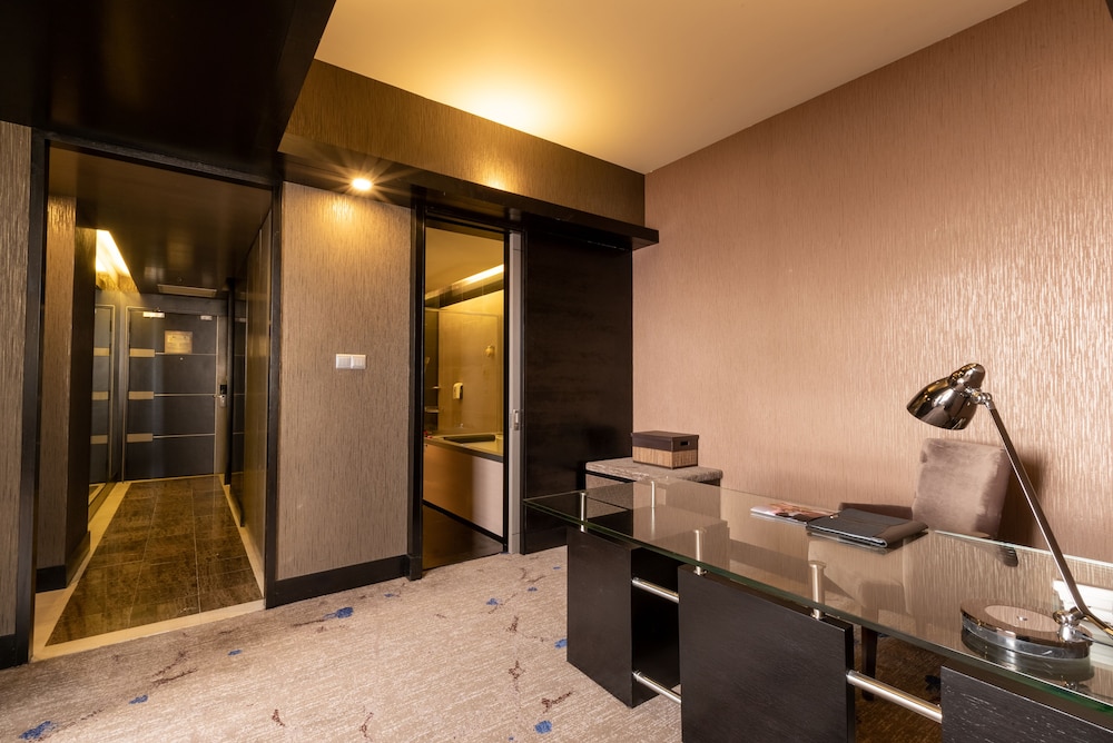 New World Suites 22/43