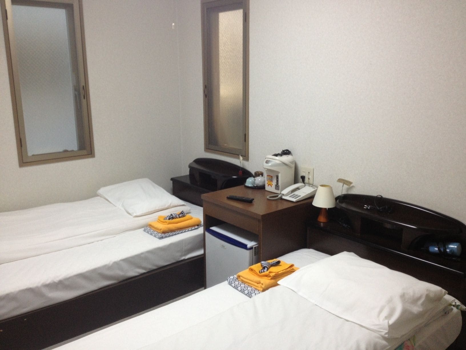 ROOM, TWIN BEDS