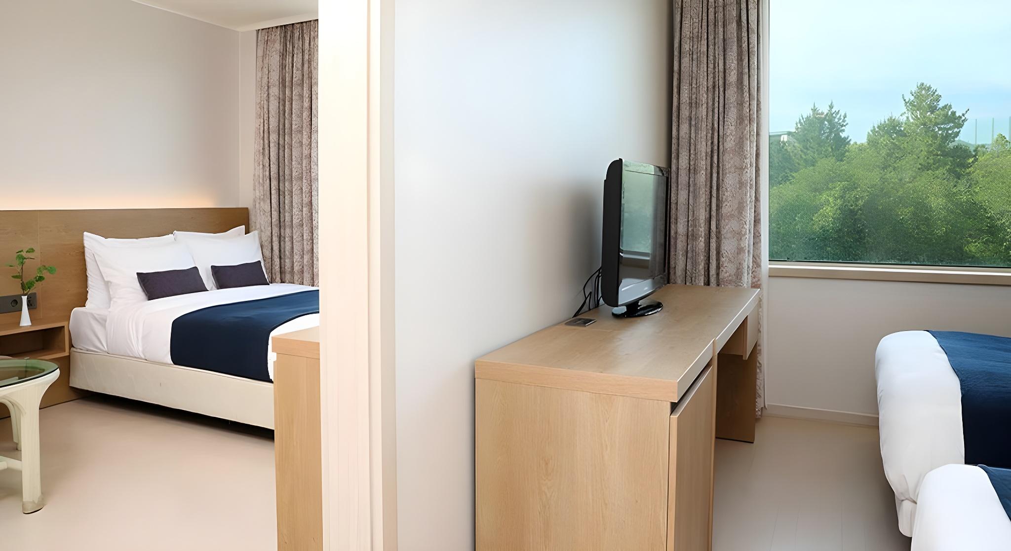 غرفة عائلية ثلاثية، Bloom Hotel 2/2