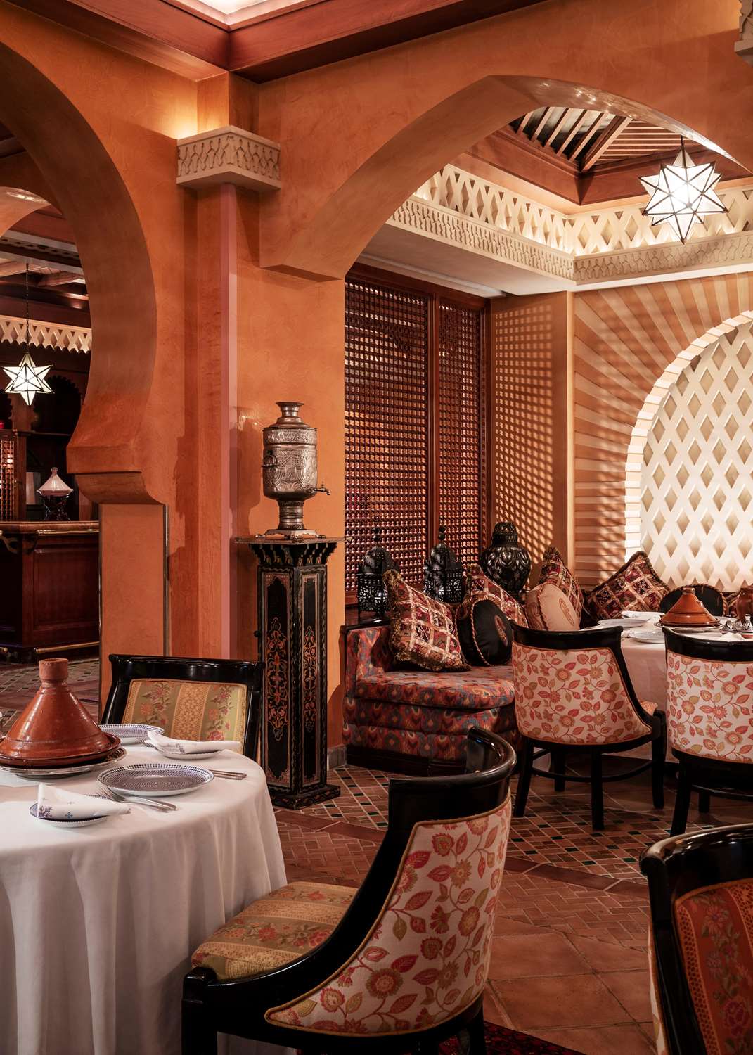 restaurant cafeteria