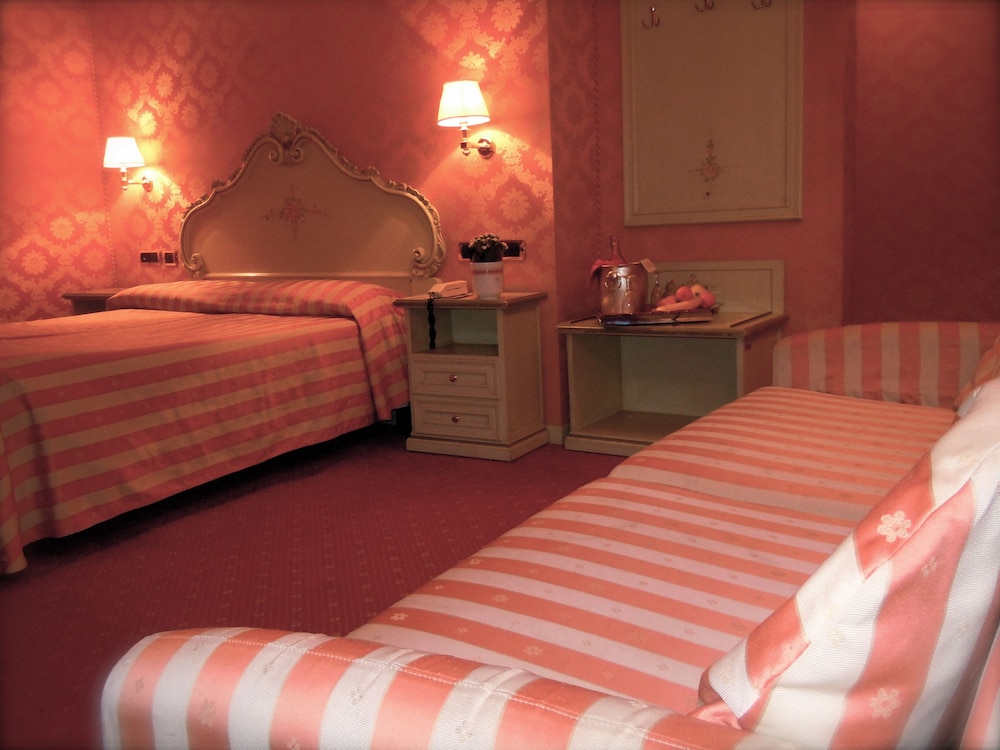 Hotel Lux 11/43