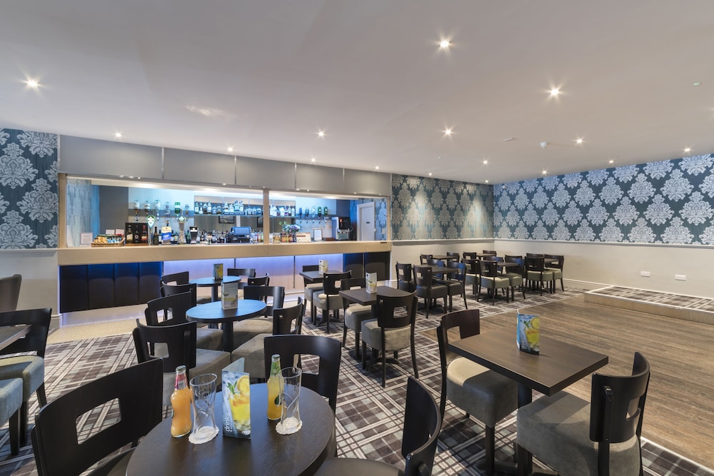 Caledonian Hotel 27/42