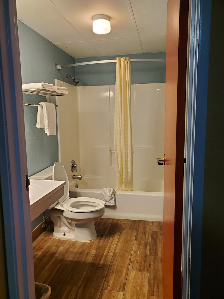 Super 8 by Wyndham Henderson North East Denver 11/26