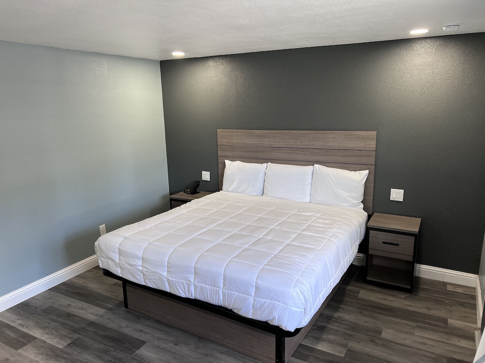 Surf City Inn And Suites 5/50
