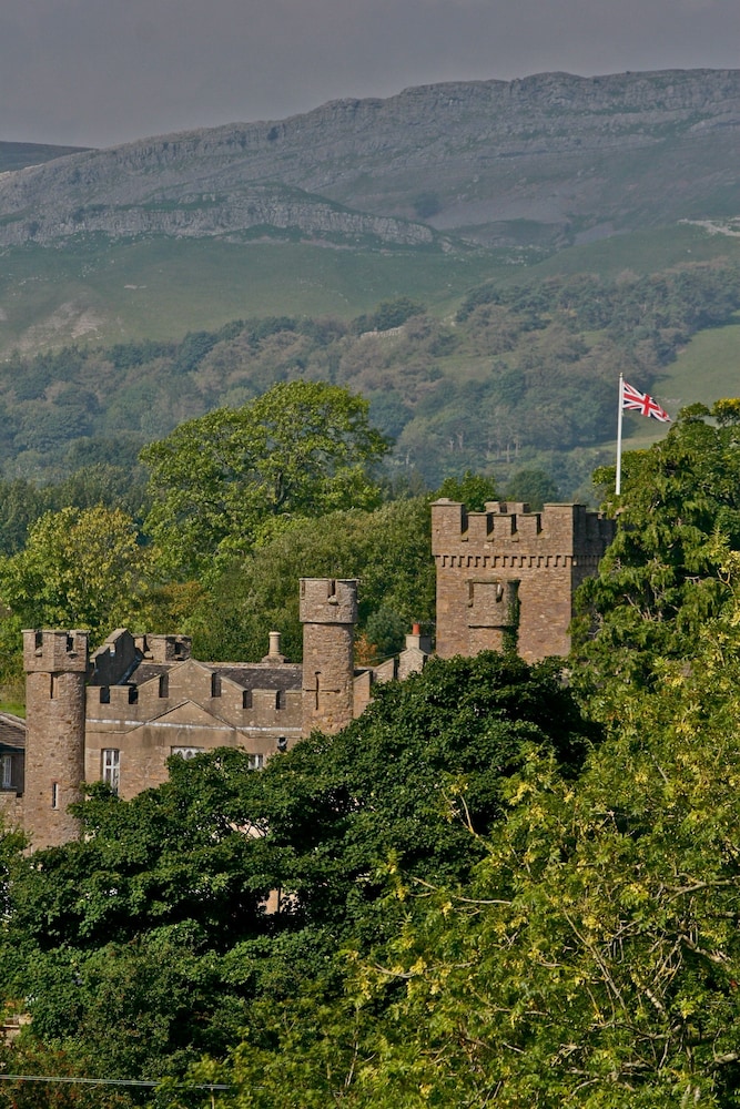 Augill Castle Hotel 43/47