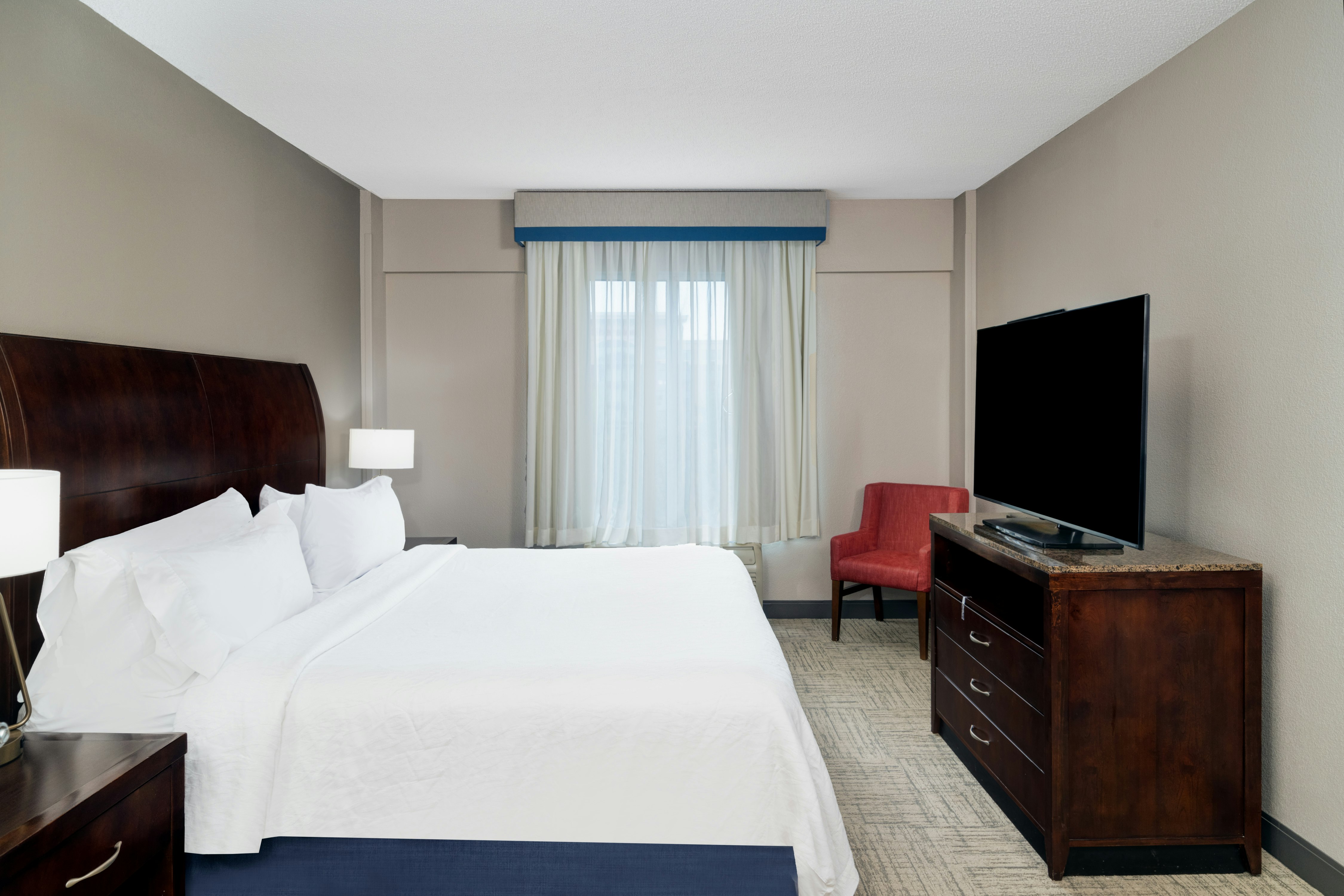 SUITE, KING BED, ACCESSIBLE