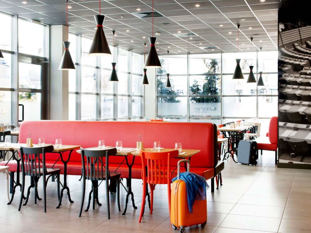 restaurant cafeteria