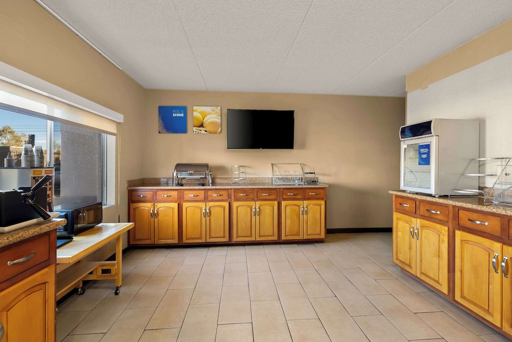 Comfort Inn & Suites Near Kino Sports Complex 6/58