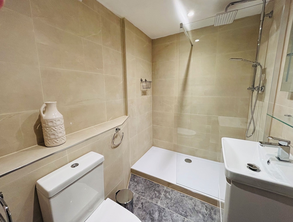 Carra Beag Guest House 48/50
