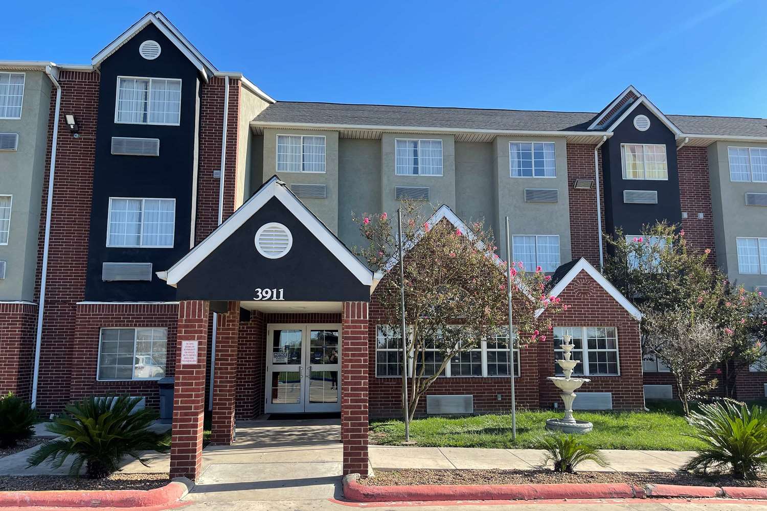 Super 8 by Wyndham San Antonio Downtown NE 1/8