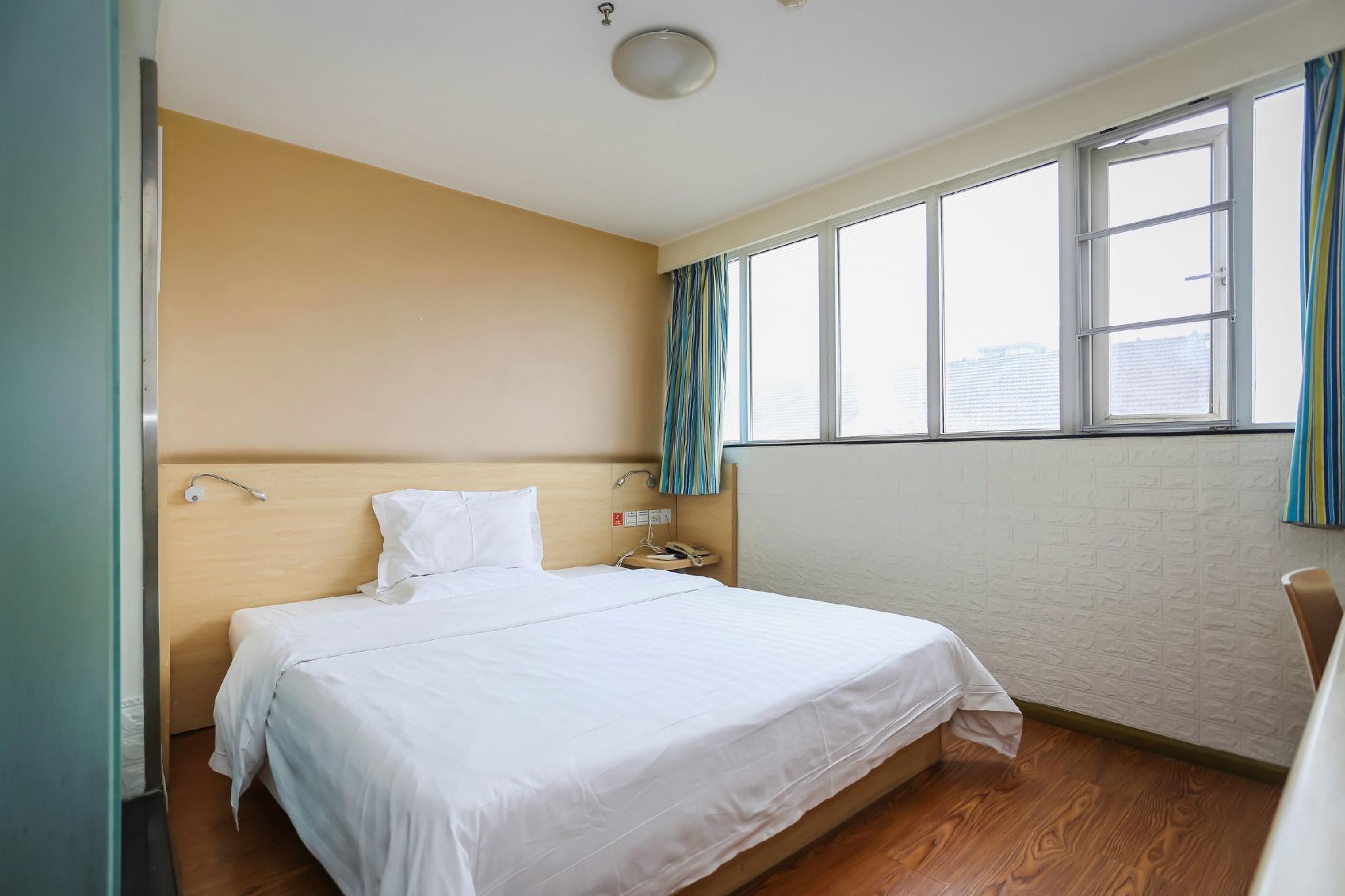 7 Days Inn Chengdu North Railway Train Station Square Branch 27/39