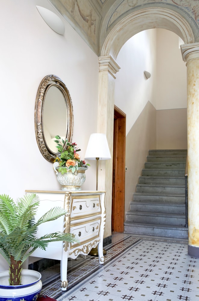 Lucca Relais 7/50