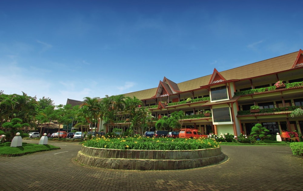Kusuma Agrowisata Resort Convention Hotel 60/64