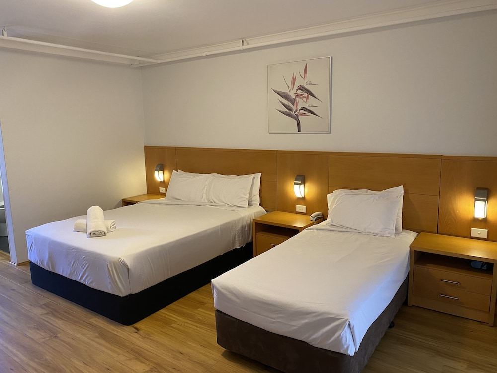 1 BEDROOM, DELUXE, TRIPLE