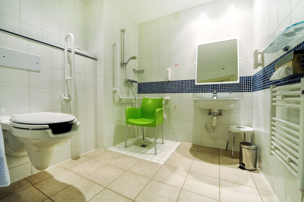 Bes Hotel Bergamo West 21/65