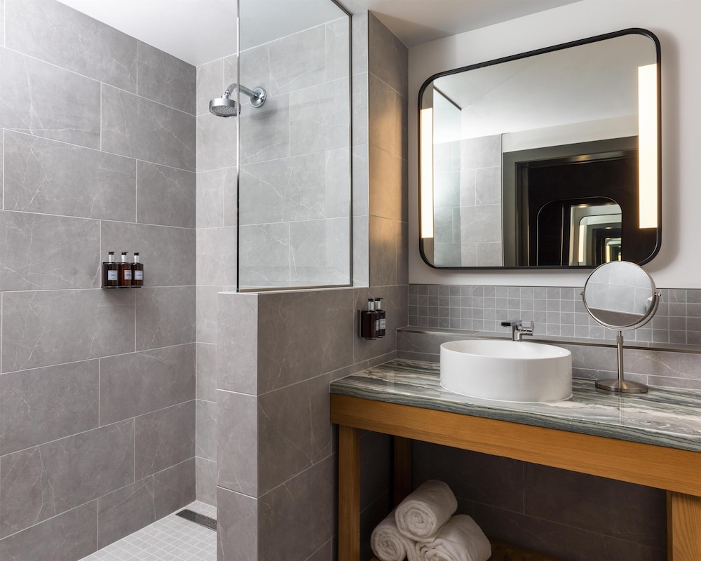 Urban, King Bed، Kissel Uptown Oakland, in the Unbound Collection by Hyatt 7/8