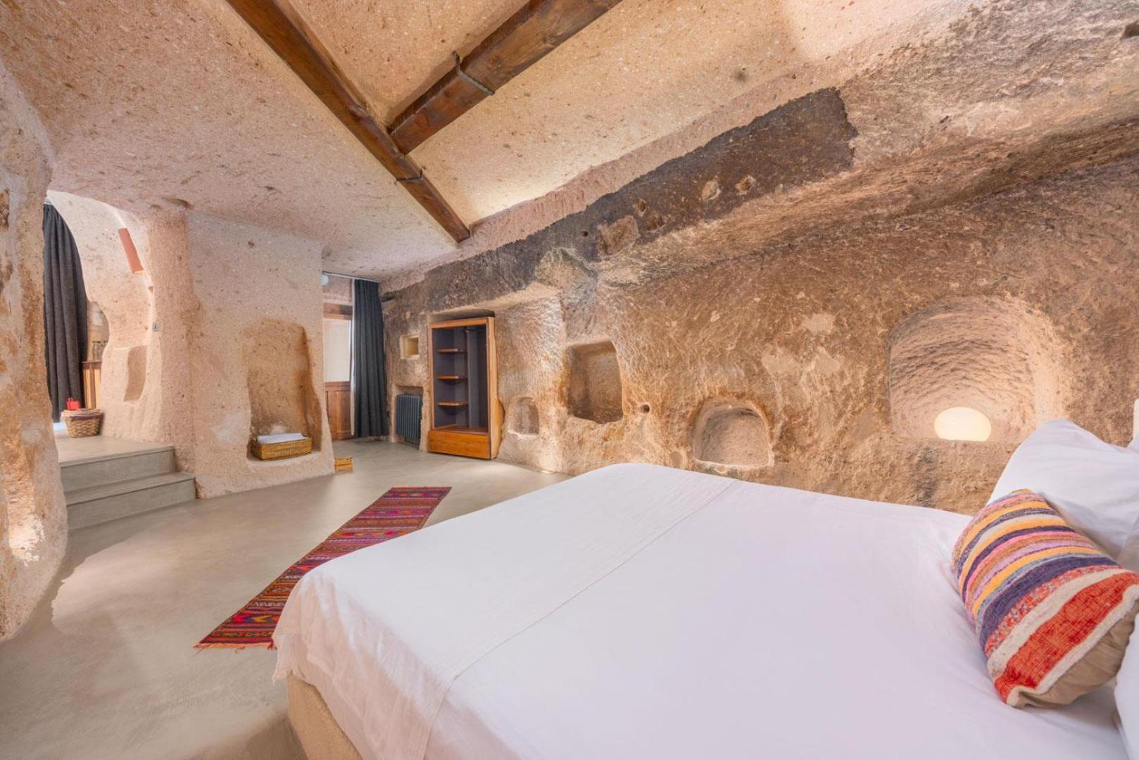 Cave, Design, Suite, Queen Bed, Sofa