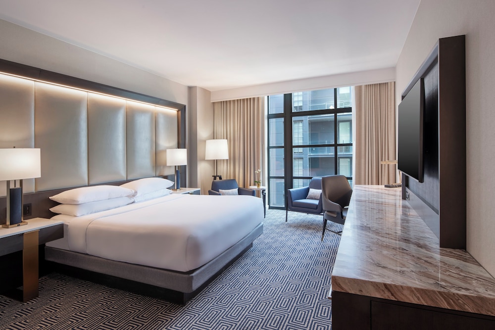Premium, King Bed, Wharf View, High Floor