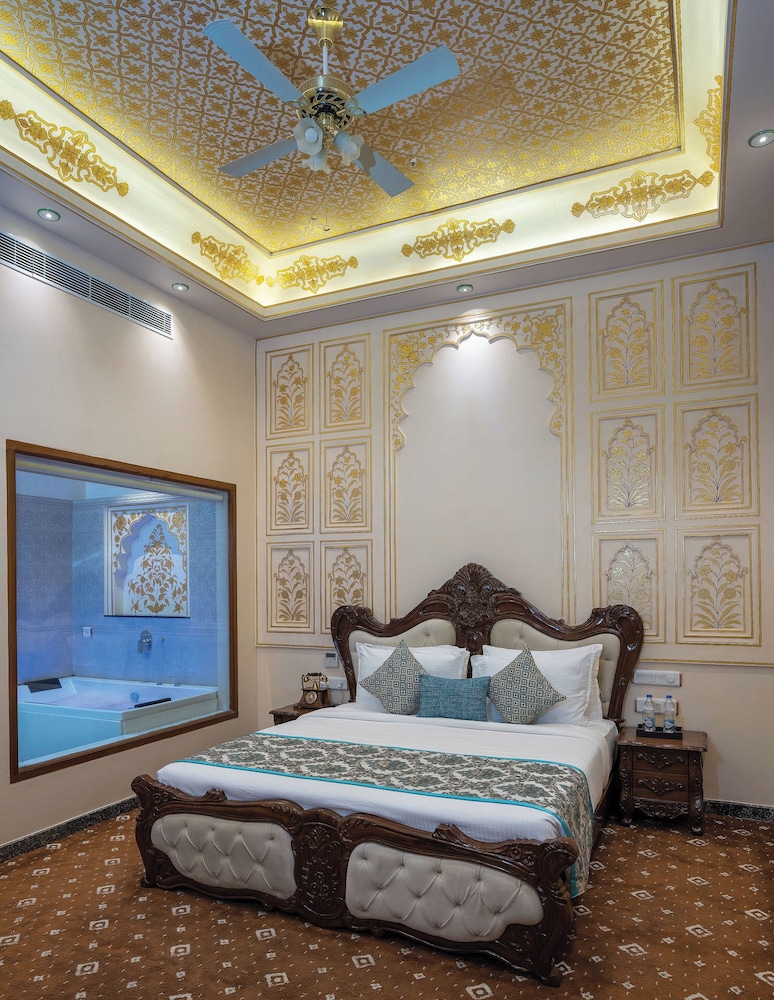 R Chandras Palace 10/42