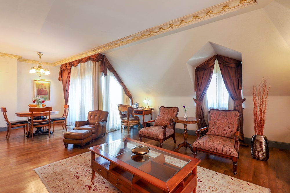 Palazzo Donizetti Istanbul, Tapestry Collection by Hilton 56/75