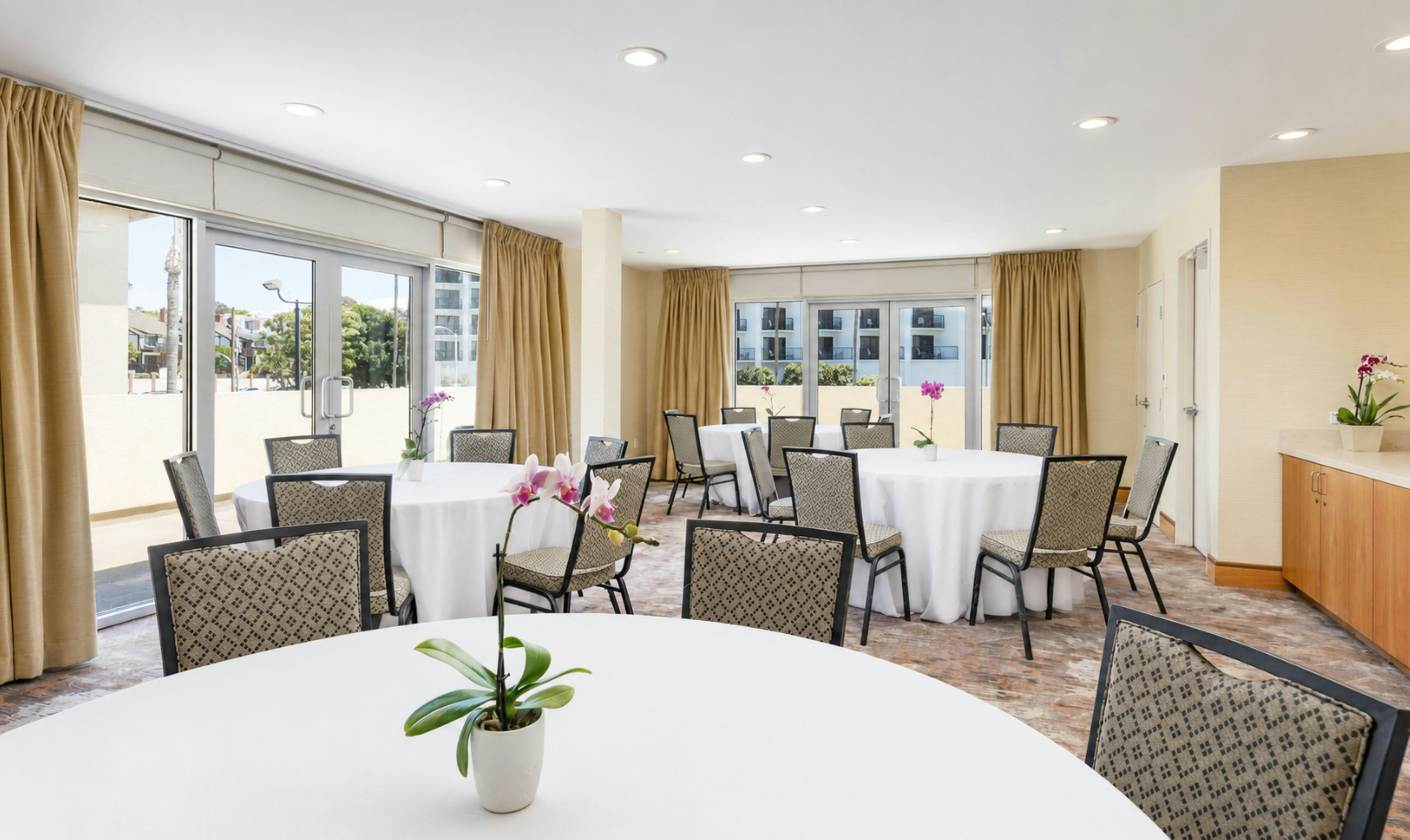 Redondo Beach Hotel Tapestry Collection By Hilton 50/76