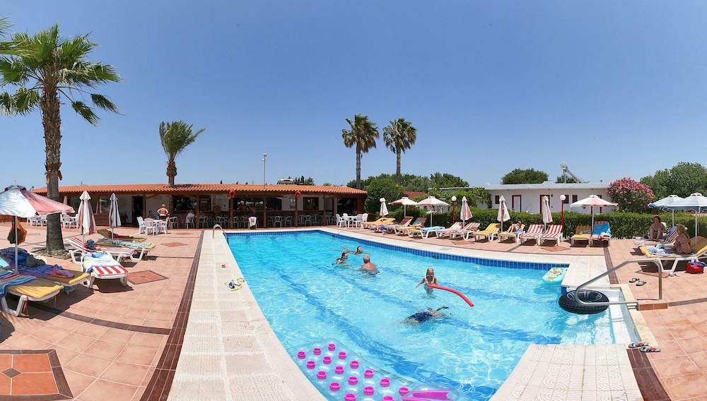 Sandys Studios Apartments And Log Villas 22/46