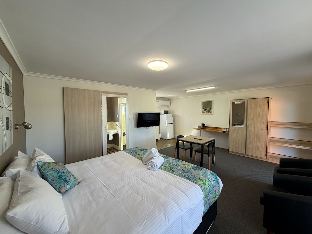 RIVIERA MOTEL BUNDABERG 14/44