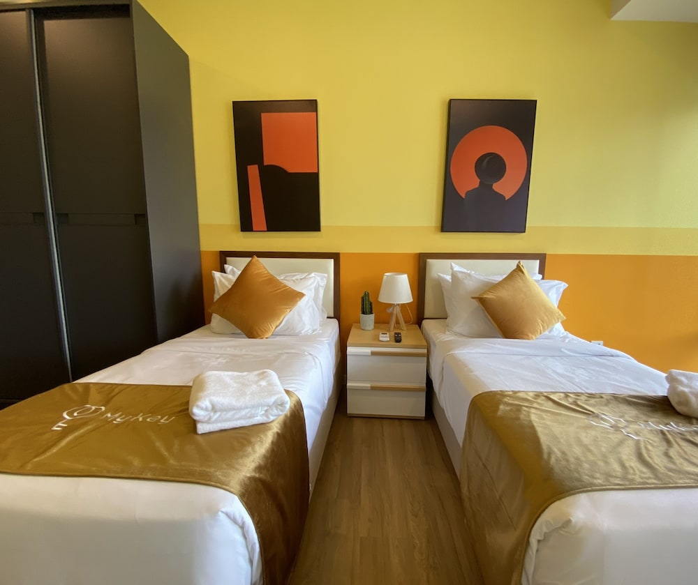 Ceylonz Suites by MyKey Global 12/56