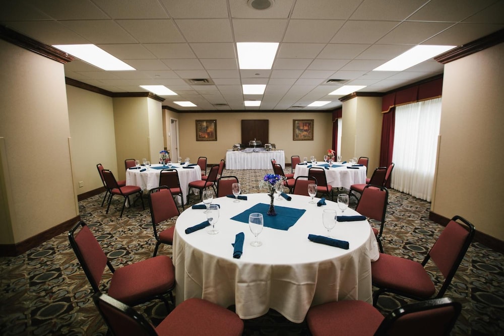 Grand Plaza Hotel 30/34