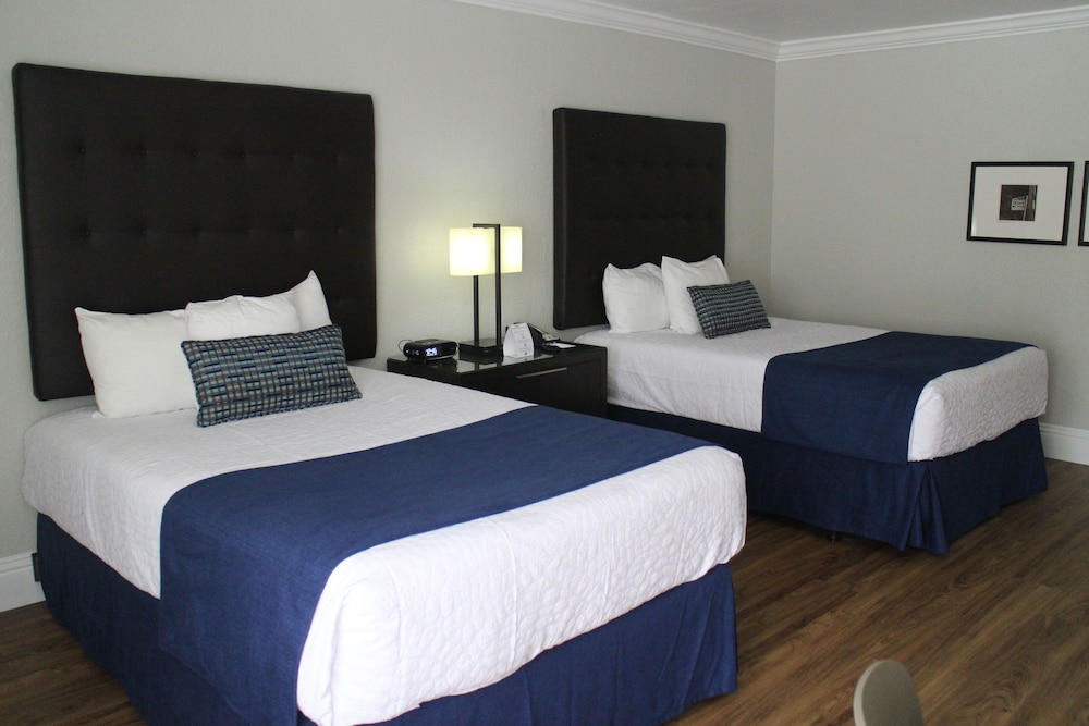 Miami Lakes Hotel 18/48