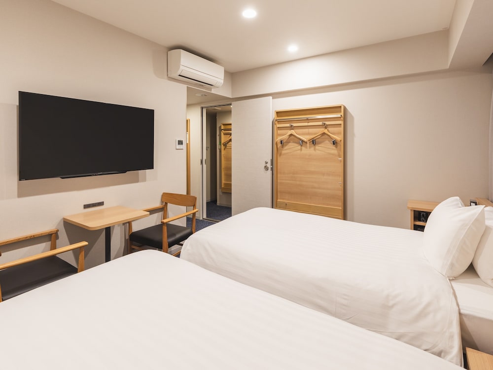 CONNECTING, DOUBLE AND TWIN BEDS