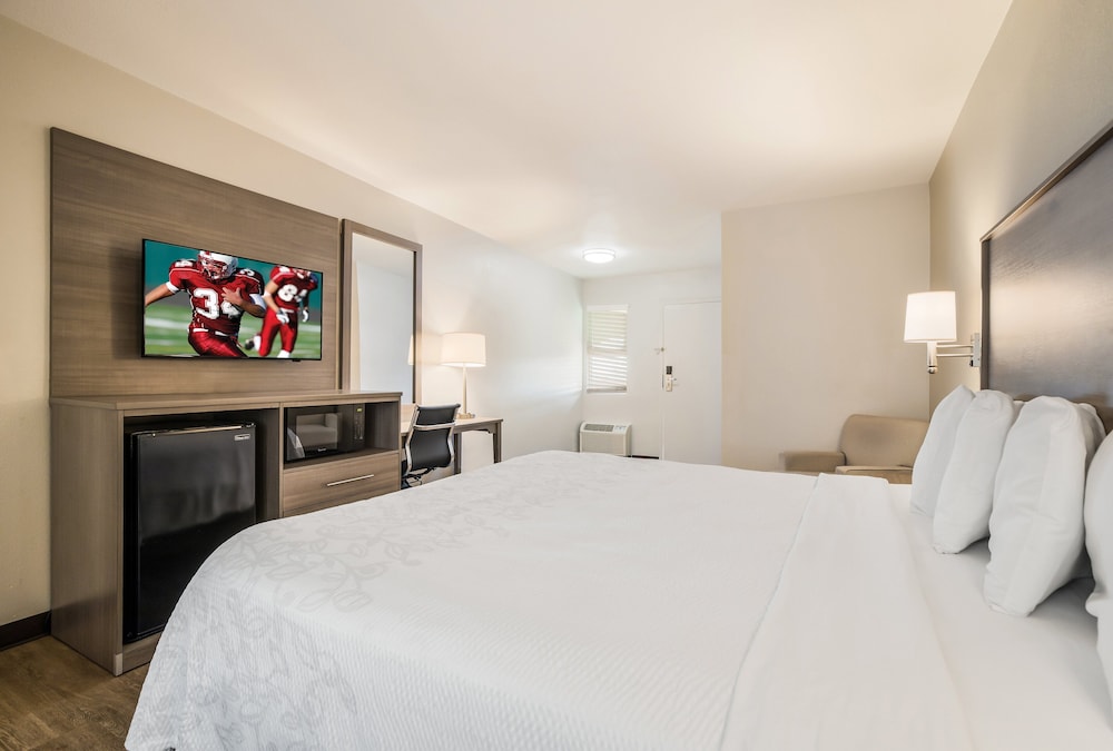 Days Inn by Wyndham Chula Vista/San Diego 30/57