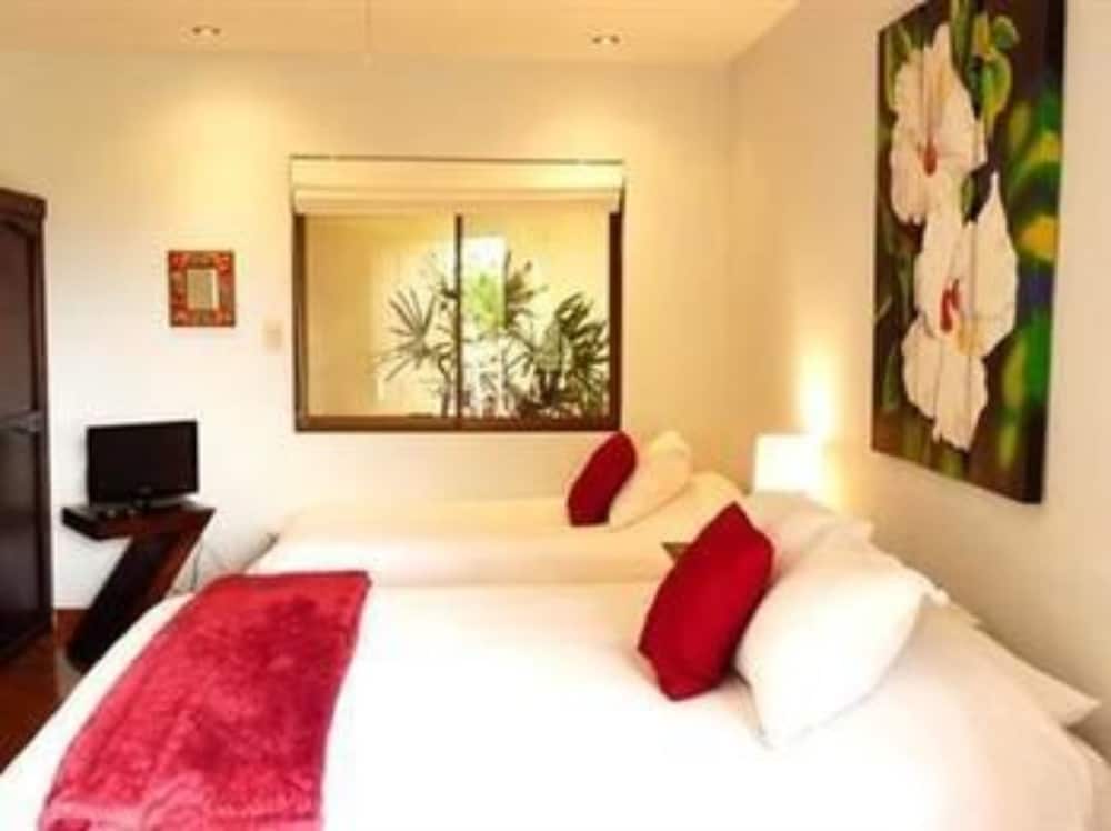غرفة قياسية بسرير مزدوج، Out of Bounds Hotel 3/3