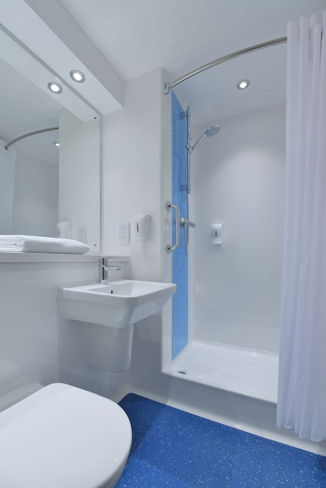 Travelodge Edinburgh Airport 21/24