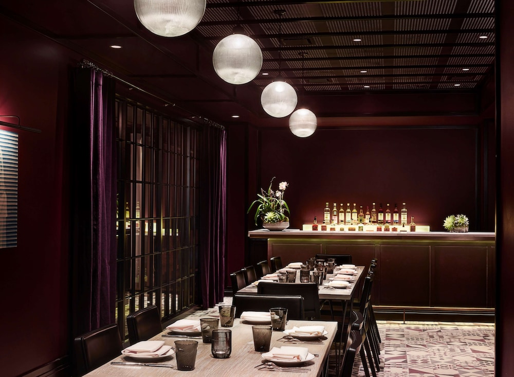 Thompson Chicago Ex Sutton Place Hotel 62/77