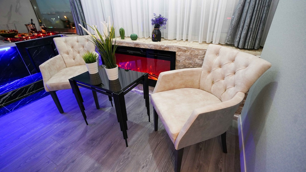Cevheri S Hotel 29/53