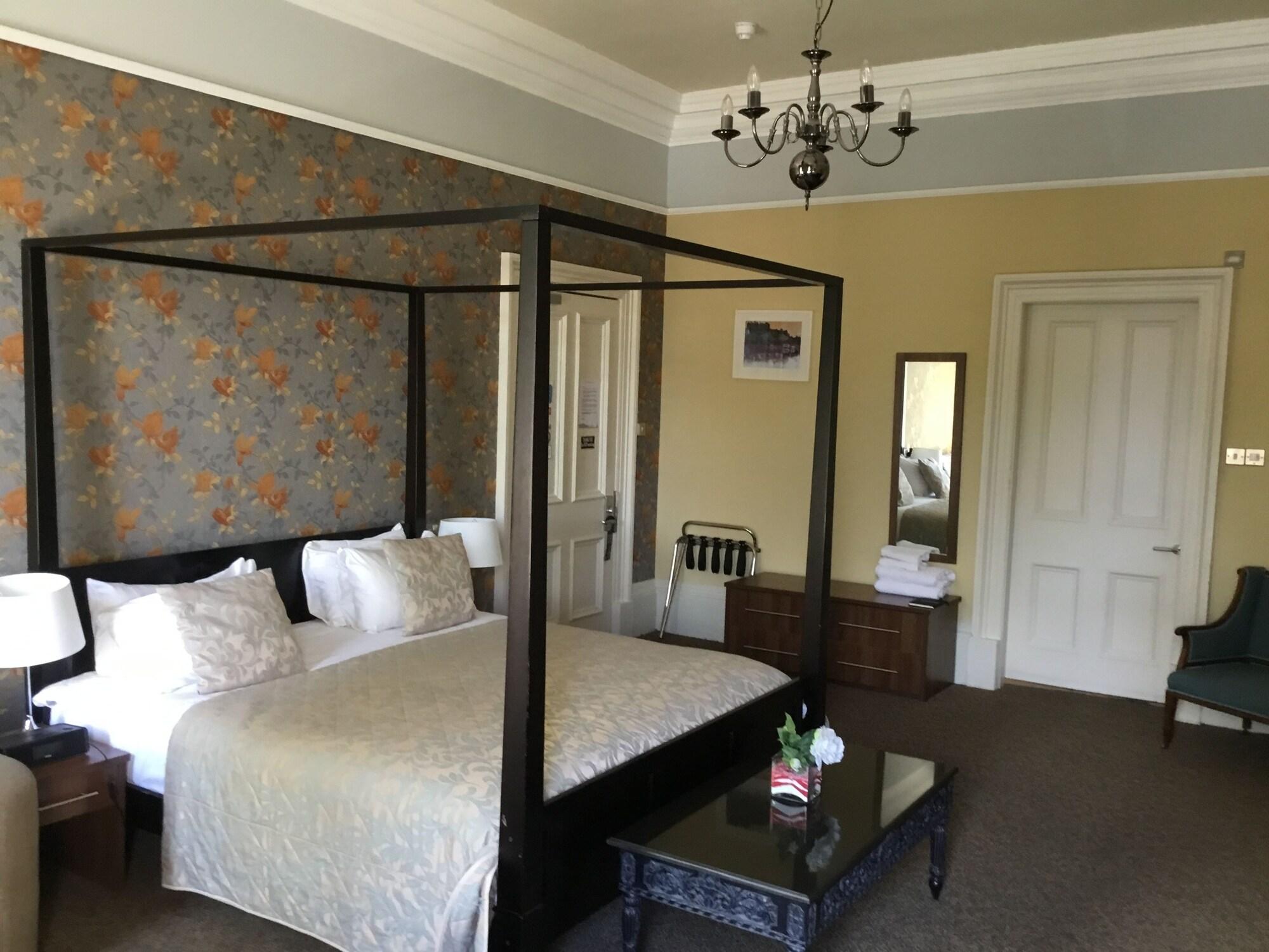 Four Poster