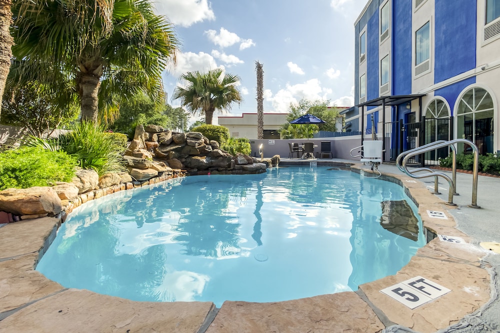 Comfort Inn Suites Fm1960 Champions 10/55