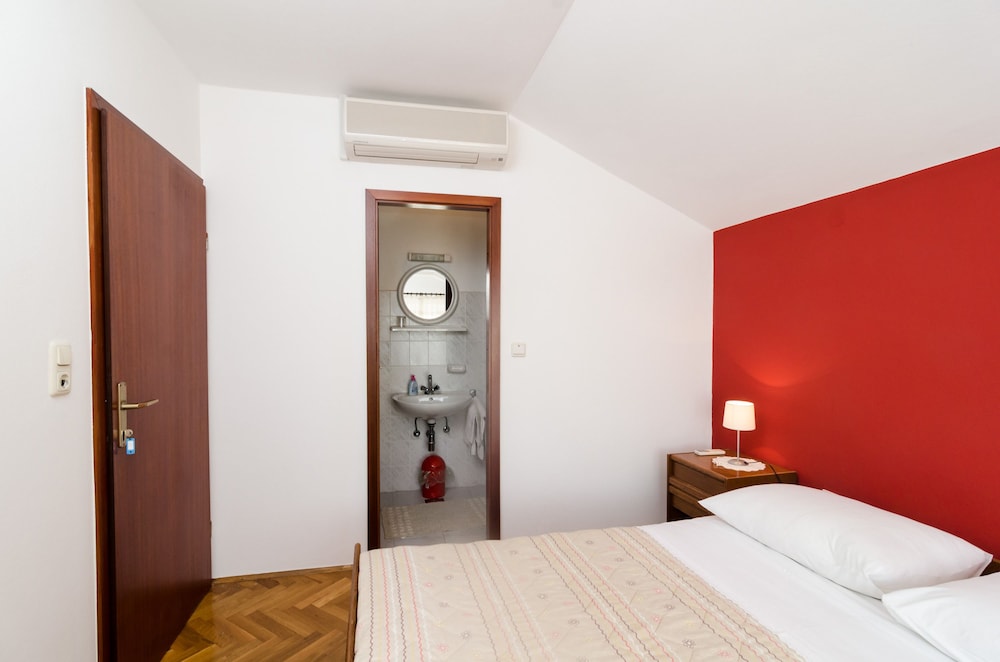 GUESTHOUSE MORETIC 2/40