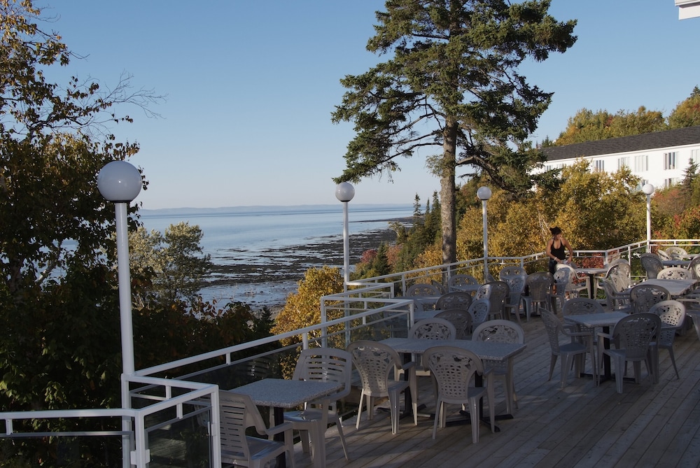 Auberge De La Pointe 29/65