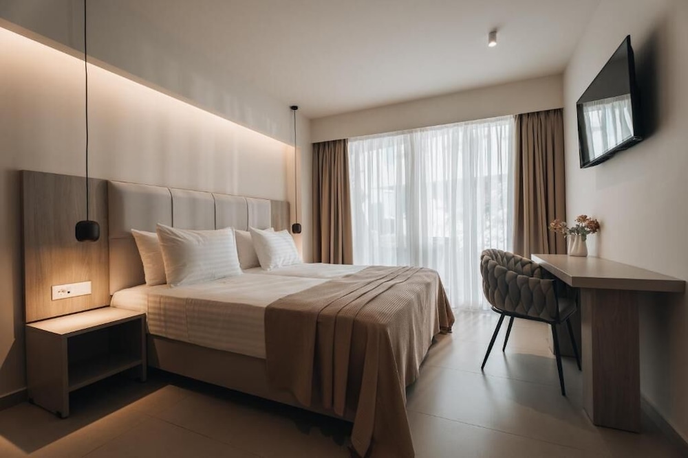 Golden Coast Suites 6/37