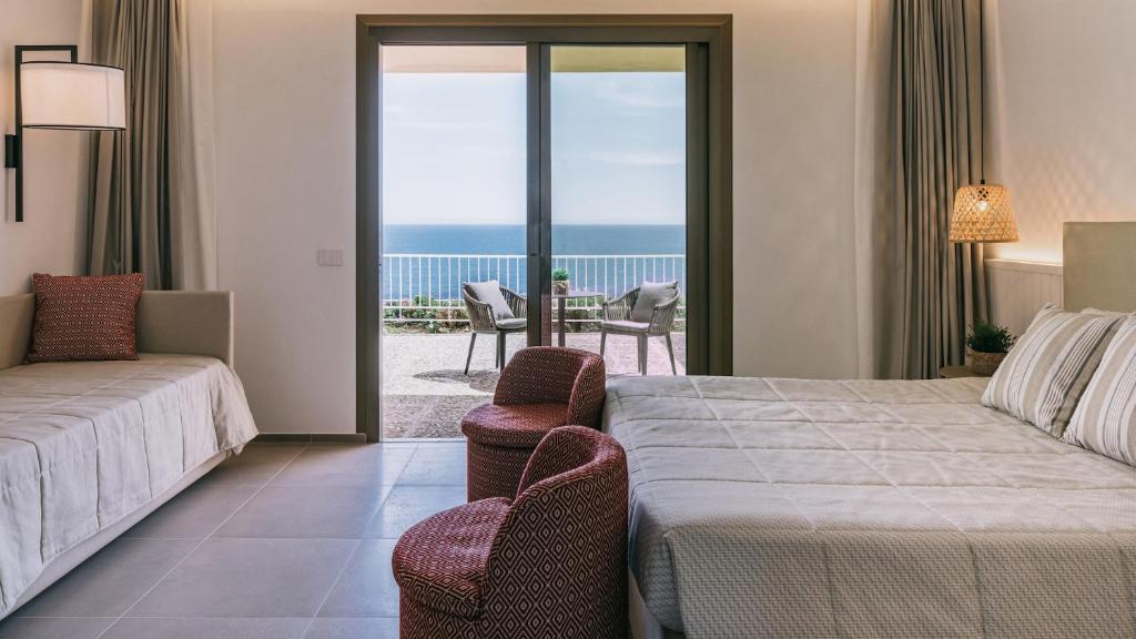 Deluxe Quad Room Sea View