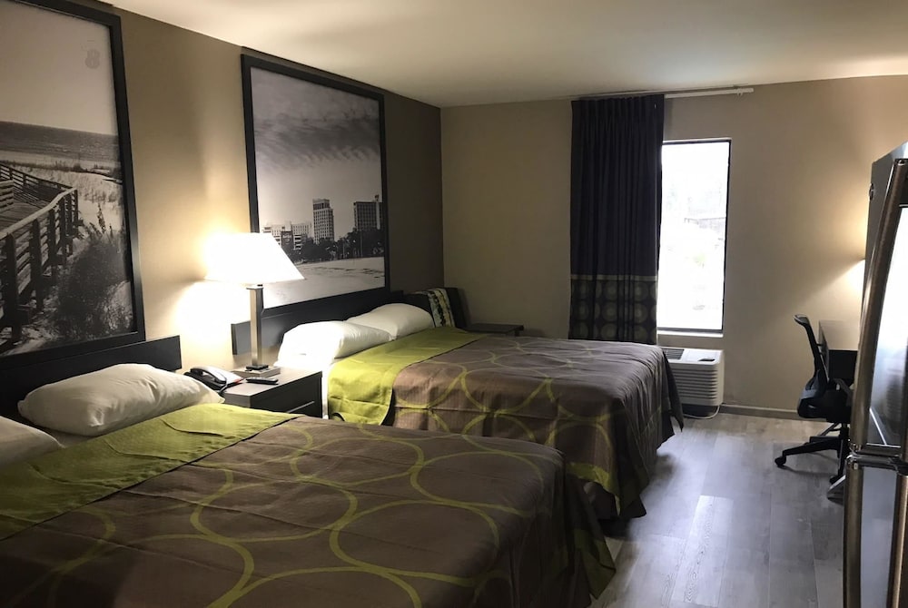 Super 8 by Wyndham Pascagoula 8/18