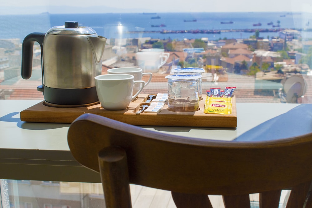 Mayer Hotel 28/48