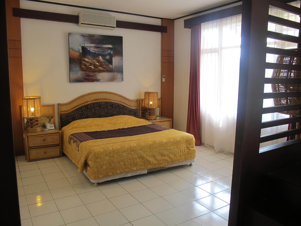 Puri Naga Beachfront Cottages 29/65
